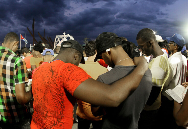 SOS eclesial a Dios: “El cubano sufre, llora y carece de lo esencial”