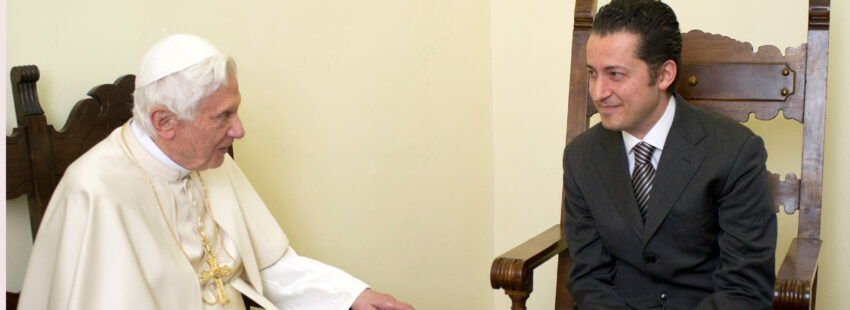 Benedicto XVI envió a Gänswein a perdonar al polémico mayordomo Paolo Gabriele antes de su muerte