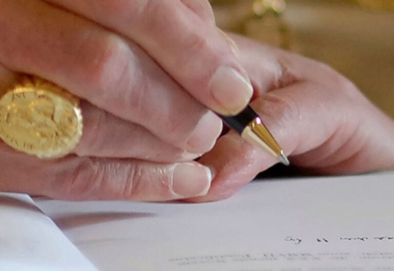 Cuando Ratzinger, justo antes de ser Benedicto XVI, ya vio claro el problema: “¡Cuánta suciedad