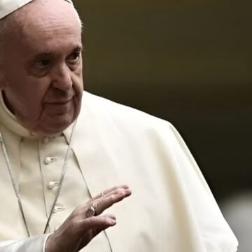 Los abogados del cardenal Becciu intentan a la desesperada culpar a Francisco de su condena