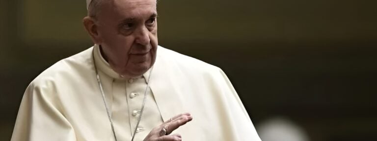 Los abogados del cardenal Becciu intentan a la desesperada culpar a Francisco de su condena