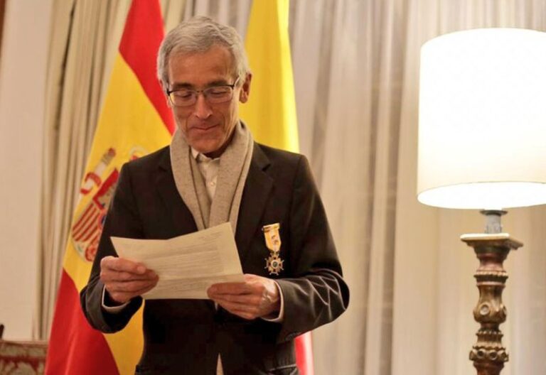España condecora al jesuita Francisco de Roux por su incansable trabajo por la paz y