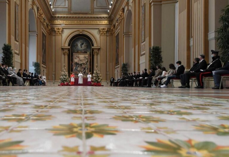 Cardenal Parolin: Francisco “ha sabido reaccionar a las limitaciones haciéndose cercano”