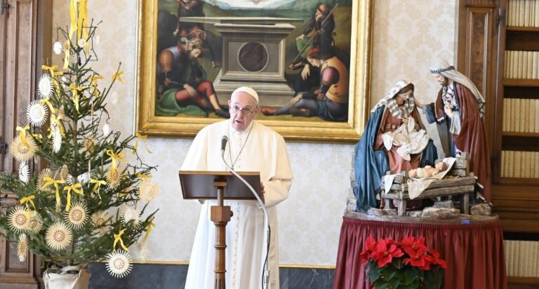 Francisco pide que 2021 “sea un año de solidaridad fraternal y de paz para todos, un año lleno