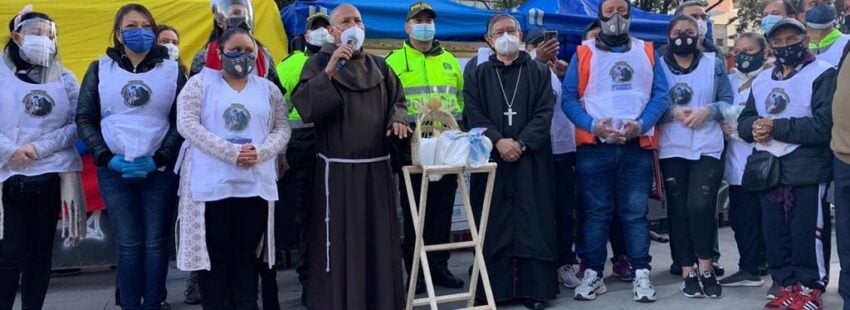 El arzobispo de Bogotá celebra la Navidad en compañía de habitantes de calle