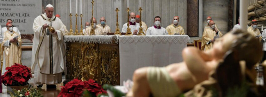 Francisco reivindica en la Misa del Gallo que “el Hijo de Dios nació descartado para decirnos