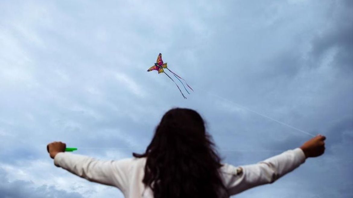 Nina Vuela Cometa EFE