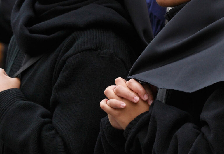 Francisco advierte: “La vida consagrada es como el agua: si no fluye, se pudre”