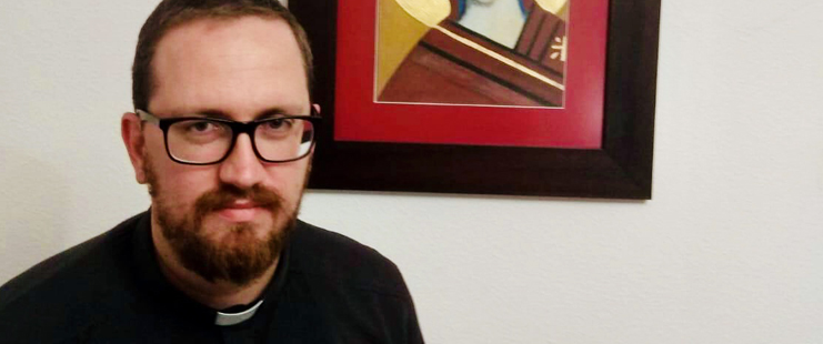 Rubén Pérez Ayala, un joven sacerdote en su parroquia de toda la vida
