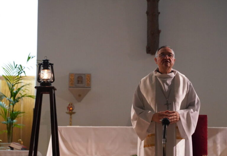 El papa Francisco envía al obispo de Teruel como coadjutor de Almería para tutelar sus cuentas