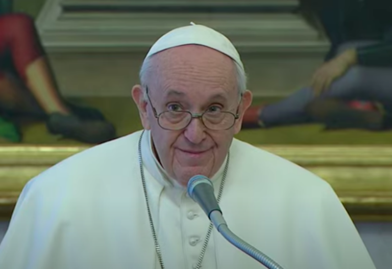 El papa Francisco en el ángelus: “Los ancianos sentimos que se nos ha volado la vida”