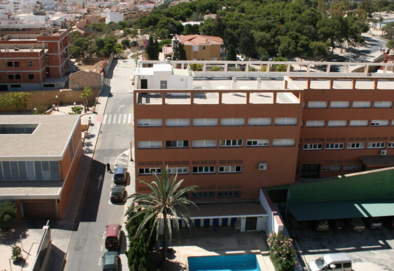 Un brote de coronavirus llega a la Casa Sacerdotal en Alicante después de recibir la primera dosis