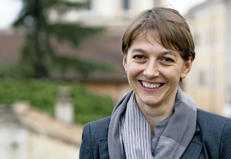 Teóloga y directora del Departamento Teológico-Pastoral del Dicasterio vaticano para las