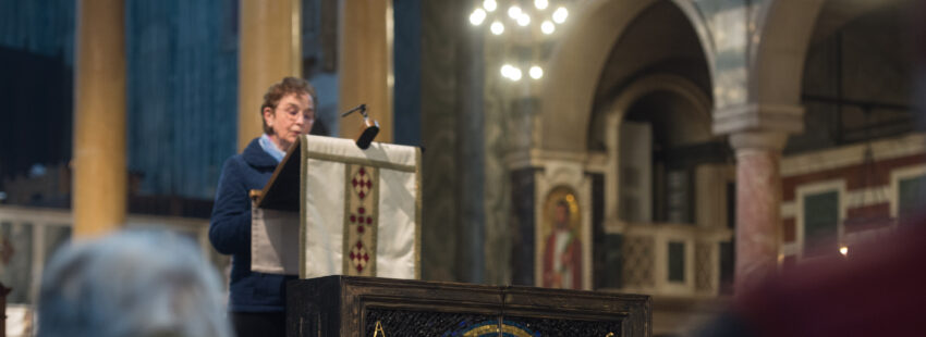Mujeres (por derecho) en el altar