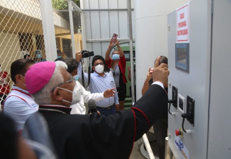Los obispos peruanos entregan planta de oxígeno a las poblaciones de la provincia de Virú