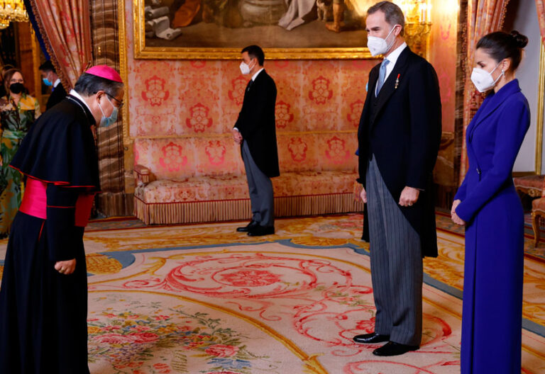 Bernardito Auza junto al Rey Felipe VI nuncio