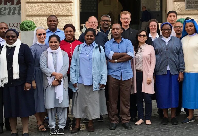 La Universidad Gregoriana y la CLAR, unidas en la avanzada por los entornos seguros en la Iglesia