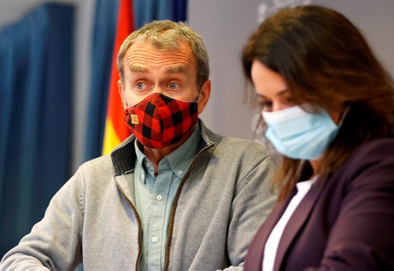 Fernando Simón: “No es lo mismo estar debajo de un paso de Semana Santa que en una