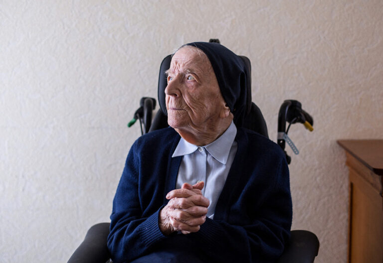La mujer más anciana de Europa: una monja francesa de 117 años que ha derrotado al Covid