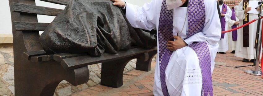 Un Jesús callejero llega a lo alto del Monserrate, el emblemático cerro de Bogotá