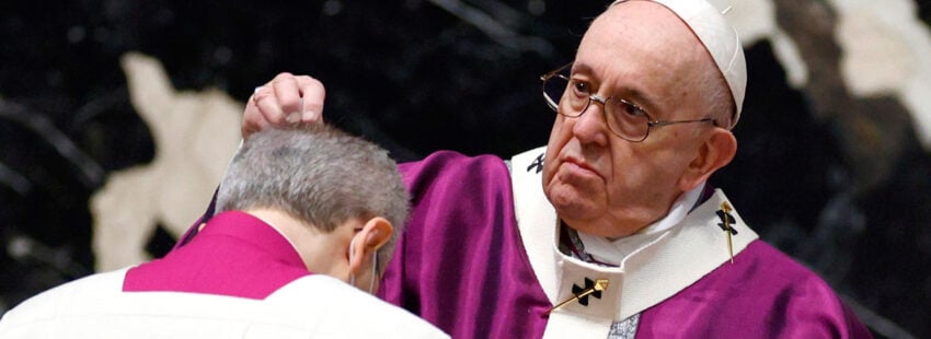 El papa Francisco, en la misa del Miércoles de Ceniza en la basílica de San Pedro