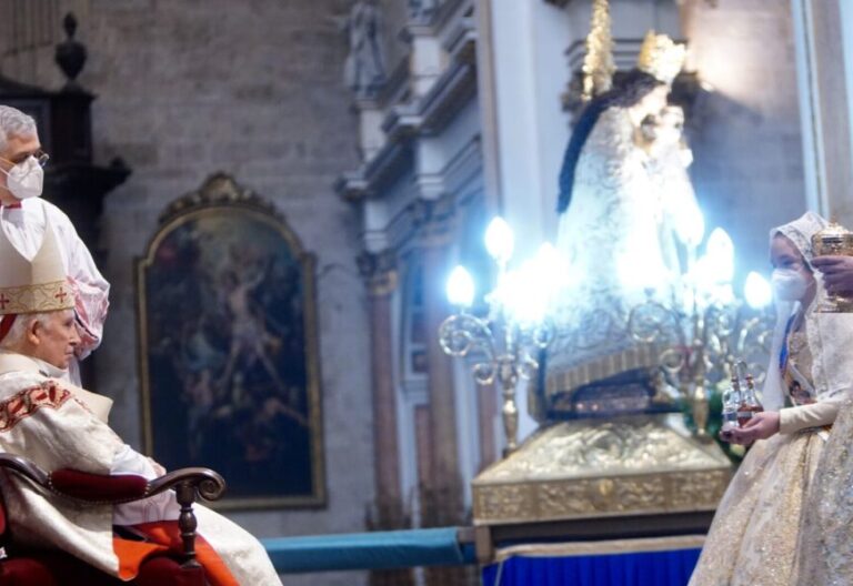 El cardenal Antonio Cañizares en la misa de las Fallas 2021