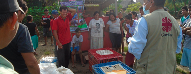 Agentes de Cáritas Perú atienden familias indígenas