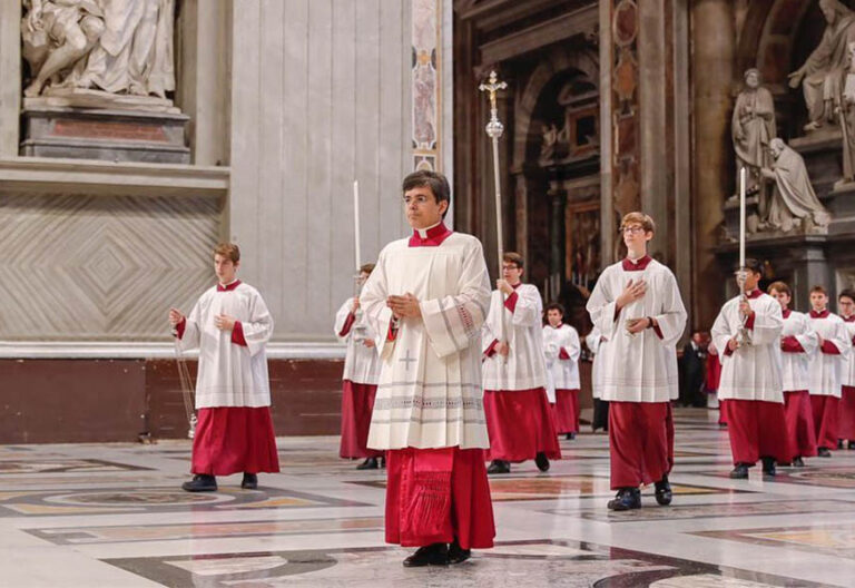 El Papa saca a los monaguillos del Vaticano tras el escándalo de abusos