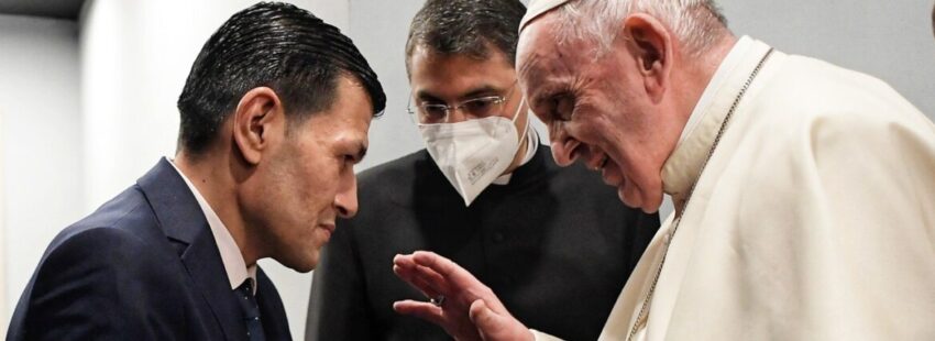 El Papa Francisco, con el padre de Aylan