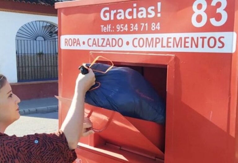 Contenedor de ropa Cáritas