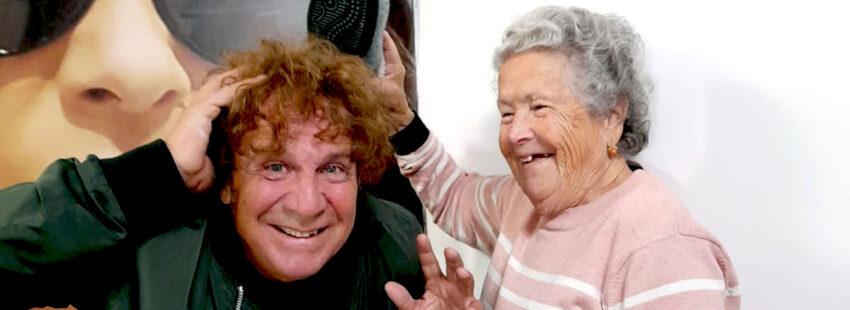 Fortu, vocalista de Obús, y su madre