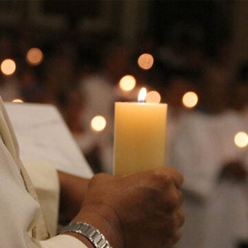 Pánico en una vigilia pascual en Venecia: un cuchillo, bofetadas y un grito de Alá