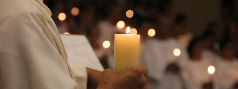 Pánico en una vigilia pascual en Venecia: un cuchillo, bofetadas y un grito de Alá