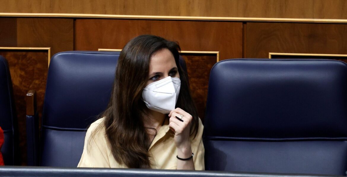 La ministra de Derechos Sociales, Ione Belarra, en el Congreso de los Diputados