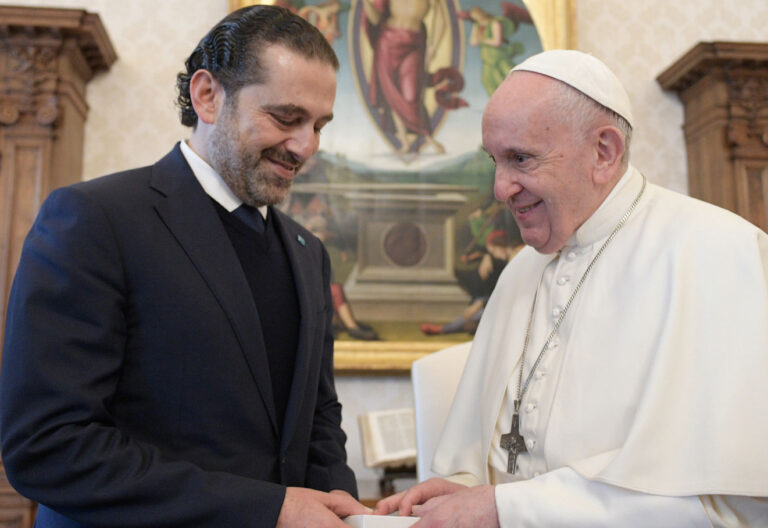 El papa Francisco, junto a Saad Hariri, primer ministro del Líbano