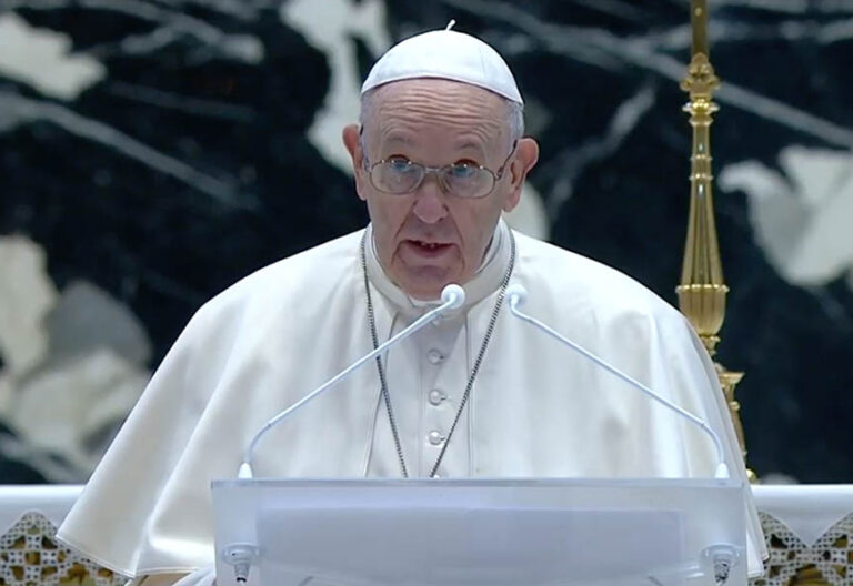 Francisco carga contra los políticos por los migrantes: “¿Cómo se puede explotar el