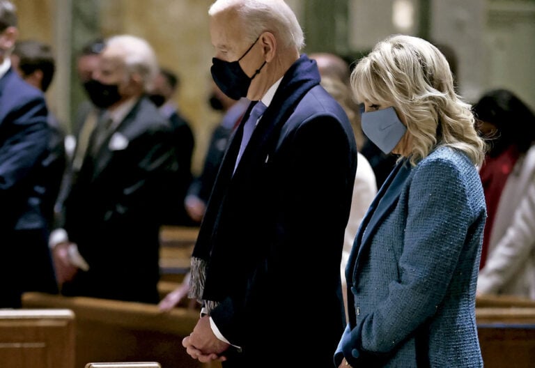 Los obispos de Estados Unidos ejemplifican su división sobre Biden y la comunión con un acalorado