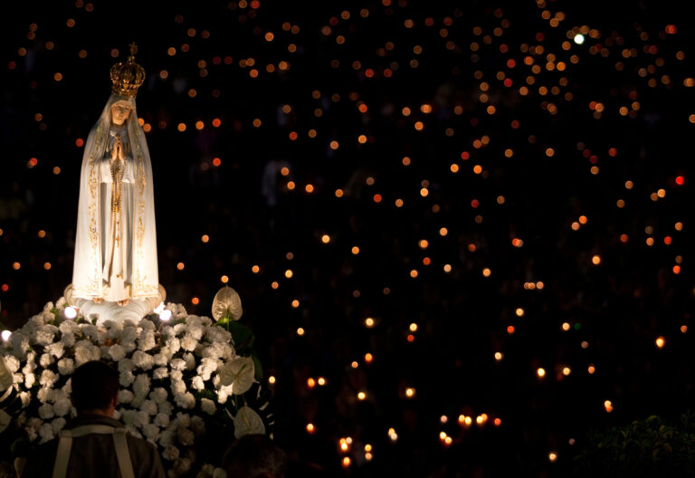 Procesión de las candelas (velas) en Fátima