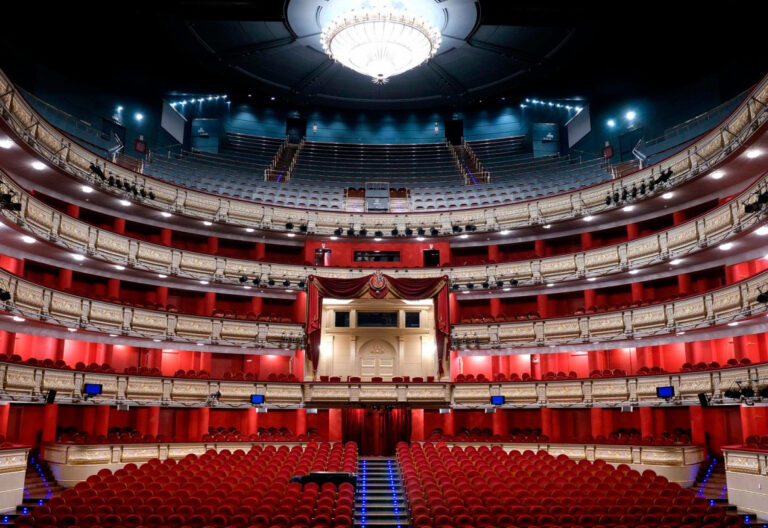 Se levanta el telón