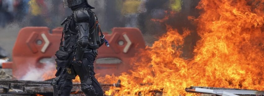 Caos en Colombia por grupos de vándalos en protestas