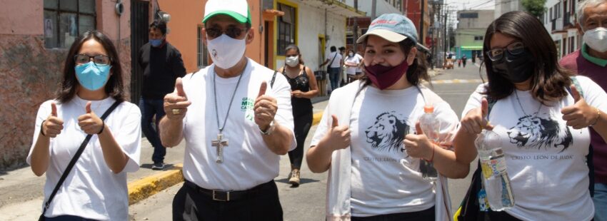 Tres obispos mexicanos visitan a víctimas de la pandemia