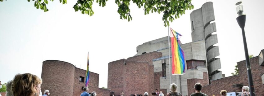 Bendición a parejas gais en la parroquia Cristo Resucitado de Colonia Alemania)