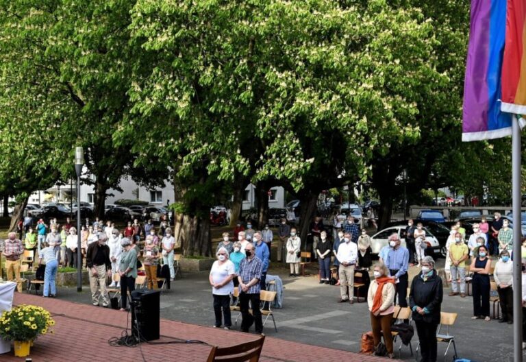 Bendición a parejas gais en la parroquia Cristo Resucitado de Colonia Alemania)