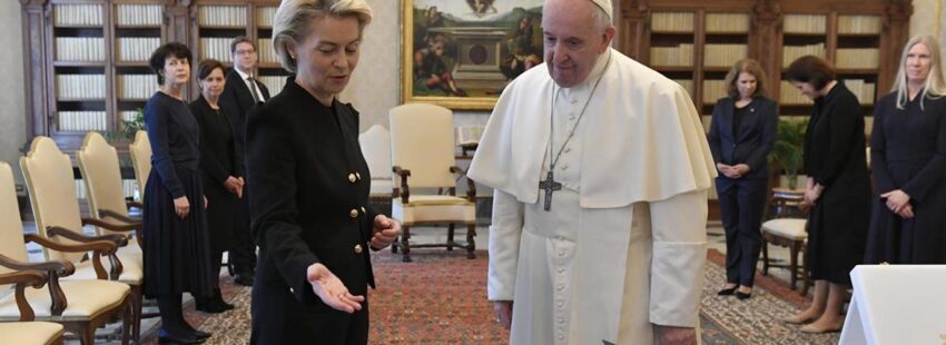 Francisco recibe a Ursula von der Leyen con las migraciones y la crisis de Oriente Medio sobre la