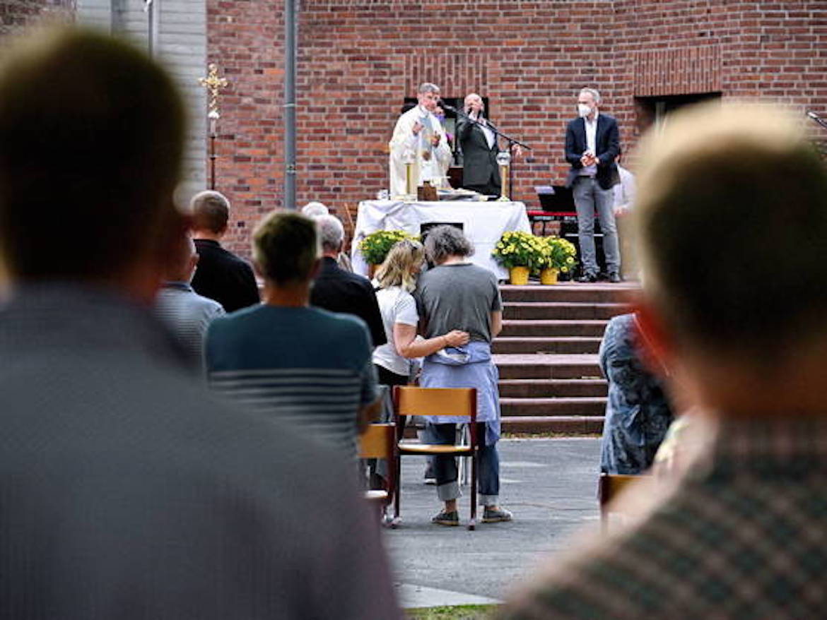 sacerdotes alemanes bendicen homosexuales