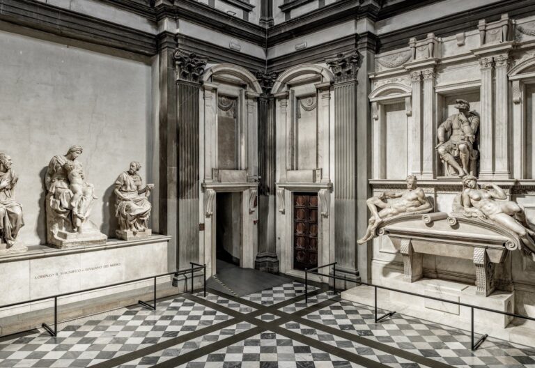 Una bacteria puede devolver el color original a las esculturas de Miguel Ángel