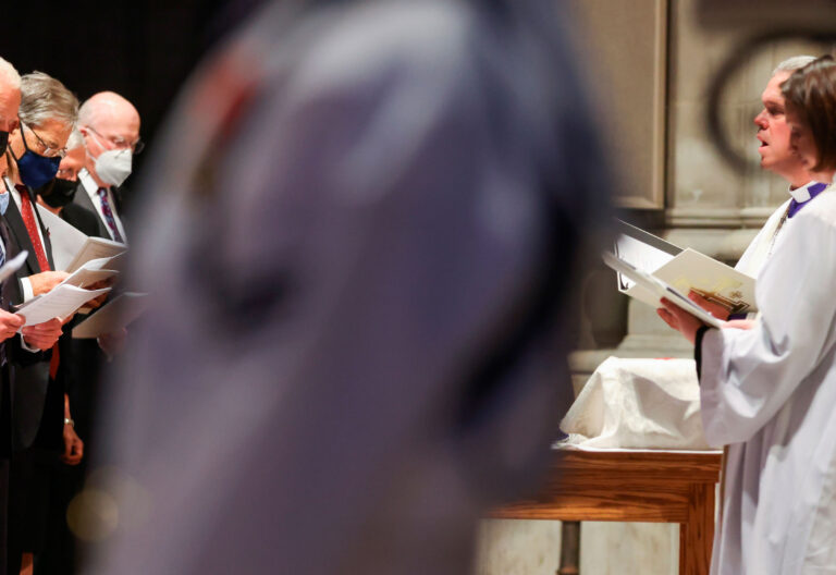 Tirar una piedra contra Biden