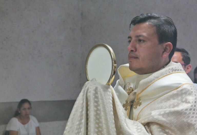 sacerdote Querétaro
