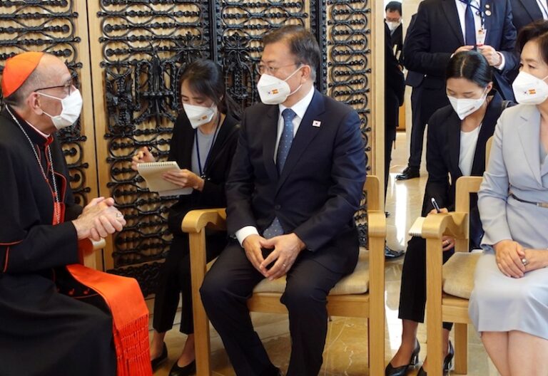 Presidente de Corea visita la Sagrada Familia acompaÒado del cardenal Omella