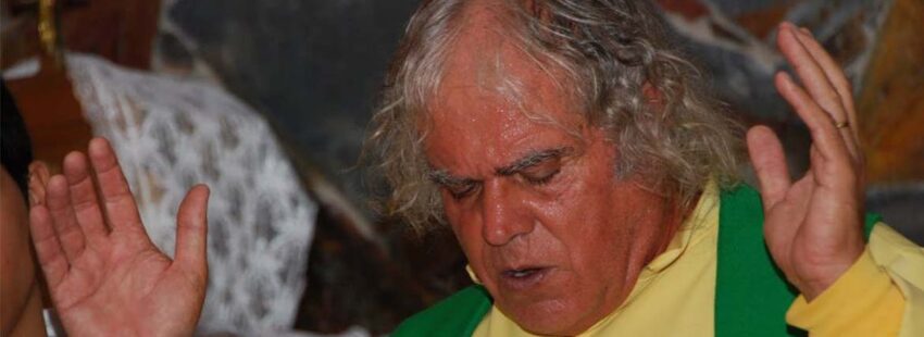 La Fiscalía denuncia al sacerdote canario Fernando Báez por justificar la violencia machista